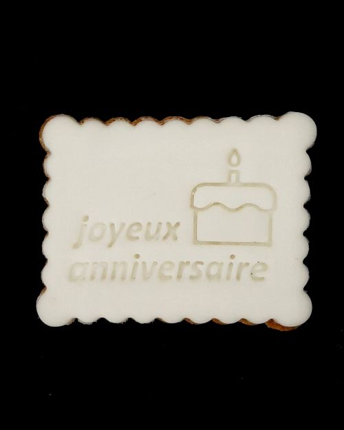 Biscuit Joyeux anniversaire – pâte à sucre