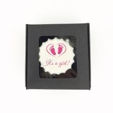 Boîte de 3 meringues personnalisées - noire - It's a girl - pieds - rose