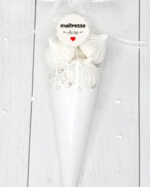 Cône de meringues – dentelle – école – maîtresse