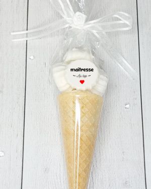 Cône de meringues – gourmand – école – maîtresse